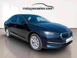 Azul Nuevo 2025 Skoda Octavia Selection Berlina | 30.400 € (Precio justo)