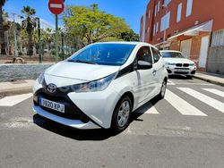 Blanco Usado 2018 Toyota Aygo X-play Utilitario | 7950 €