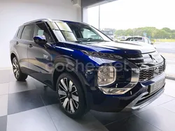 Azul Nuevo 2025 Mitsubishi Outlander P-HEV SUV | 48.990 €