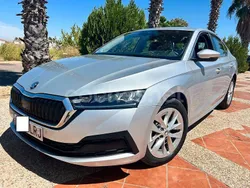 Gris / plata Usado 2021 Skoda Octavia Ambition Berlina | 17.400 € (Precio justo)
