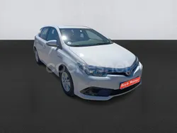 Blanco Usado 2019 Toyota Auris Hybrid Business Edition Berlina | 15.980 € (Un poco caro)