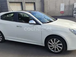 Blanco Usado 2011 Alfa Romeo Giulietta Distinctive Utilitario | 8900 € (Precio justo)