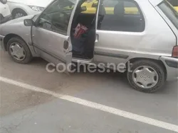 Gris / plata Usado 2000 Peugeot 106 Utilitario | 1000 €