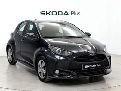Negro Usado 2024 Toyota Yaris Hybrid Active Berlina | 20.500 € (Precio justo)