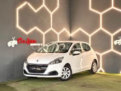 Blanco Usado 2015 Peugeot 208 Active Utilitario | 7500 € (Precio justo)