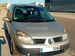 Gris / plata Usado 2006 Renault Scénic II Dynamique Monovolumen | 2800 € (Precio justo)