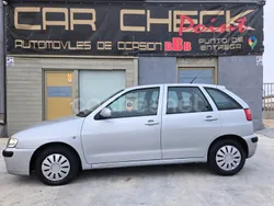 Gris / plata Usado 2002 Seat Ibiza Stella Berlina | 2995 € (Precio justo)