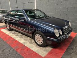 Azul Usado 1998 Mercedes E290 Elegance Berlina | 4490 €