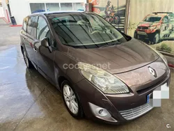 Marrón Usado 2009 Renault Scénic III Privilege Monovolumen | 5700 €
