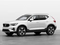Blanco Nuevo 2025 Volvo XC40 Core SUV | 42.500 €