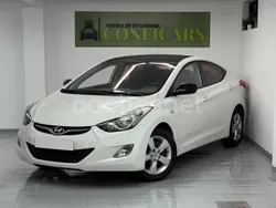 Blanco Usado 2012 Hyundai Elantra Comfort Berlina | 7990 €