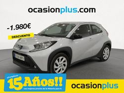 Gris Usado 2024 Toyota Aygo Play Utilitario | 14.850 € (Precio justo)