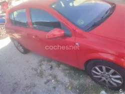 Rojo Usado 2005 Opel Astra Enjoy Berlina | 2500 €