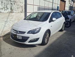 Blanco Usado 2015 Opel Astra Selective Familiar | 9999 € (Precio justo)