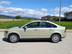 Beige Usado 2004 Volvo S40 Momentum Berlina | 3150 € (Buen precio)