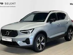 Gris / plata Usado 2023 Volvo XC40 Plus SUV | 36.900 € (Precio justo)