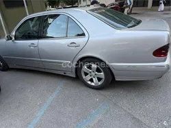 Gris / plata Usado 2000 Mercedes E200 Avantgarde Berlina | 2350 €