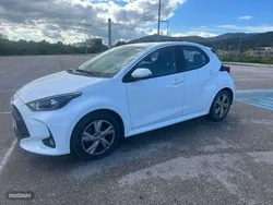 Blanco Usado 2023 Toyota Yaris Hybrid Active Berlina | 20.900 € (Precio justo)