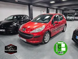 Granate Usado 2007 Peugeot 207 Berlina | 4899 € (Precio justo)