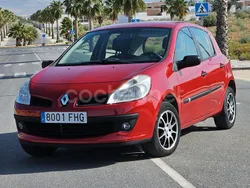 Rojo Usado 2007 Renault Clio II Authentique Berlina | 4900 € (Precio justo)