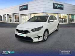 Blanco Usado 2023 Kia Ceed Berlina | 19.990 € (Precio justo)