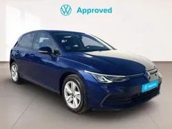 Azul Usado 2023 VW Golf VIII Life Berlina | 27.400 € (Precio justo)