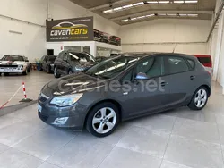 Gris / plata Usado 2012 Opel Astra Selective Berlina | 5300 € (Precio justo)