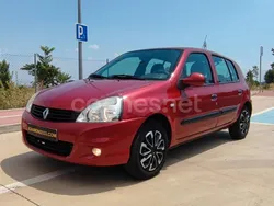 Rojo Usado 2011 Renault Clio II Authentique Berlina | 4990 € (Precio justo)