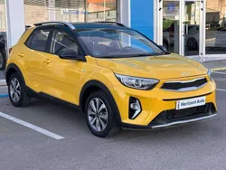 Amarillo Usado 2023 Kia Stonic SUV | 16.970 € (Un poco caro)