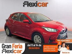 Rojo Usado 2023 Toyota Yaris Hybrid Active Berlina | 18.990 € (Buen precio)