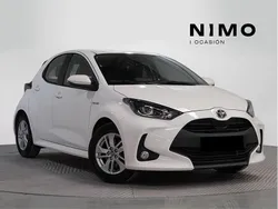 Blanco Usado 2024 Toyota Yaris Hybrid Business Edition Berlina | 20.990 € (Precio justo)