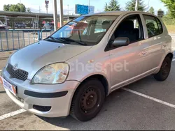 Gris / plata Usado 2004 Toyota Yaris Luna Berlina | 4600 €