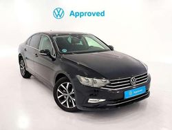 Negro Usado 2021 VW Passat Executive Berlina | 21.950 € (Un poco caro)