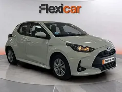 Blanco Usado 2021 Toyota Yaris Hybrid Business Edition Berlina | 14.390 € (Buen precio)