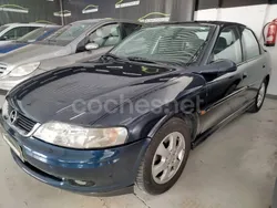 Azul Usado 2002 Opel Vectra Elegance Berlina | 2900 € (Un poco caro)