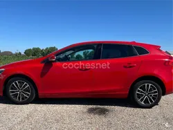 Rojo Usado 2017 Volvo V40 Momentum Familiar | 16.000 € (Precio justo)