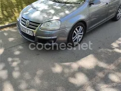 Gris / plata Usado 2006 VW Jetta Trendline Berlina | 3490 € (Precio justo)