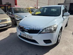 Blanco Usado 2010 Kia Ceed Berlina | 4299 € (Precio justo)