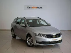 Gris Usado 2020 Skoda Octavia Ambition Familiar | 16.080 € (Precio justo)