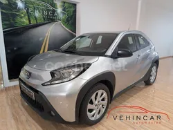 Gris / plata Usado 2022 Toyota Aygo X-play Utilitario | 11.995 € (Precio justo)