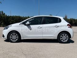 Blanco Usado 2017 Peugeot 208 Access Utilitario | 10.899 € (Un poco caro)