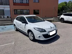 Blanco Usado 2011 Renault Mégane III Dynamique Berlina | 3990 € (Precio justo)