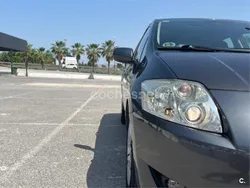 Gris / plata Usado 2007 Toyota Auris Luna Berlina | 3500 € (Precio justo)