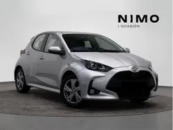 Gris Usado 2024 Toyota Yaris Hybrid Active Berlina | 21.900 € (Precio justo)
