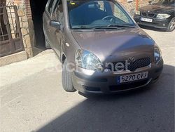 Gris / plata Usado 2004 Toyota Yaris Sol Berlina | 4500 € (Un poco caro)