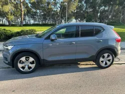 Azul Usado 2022 Volvo XC40 Momentum SUV | 31.899 € (Un poco caro)