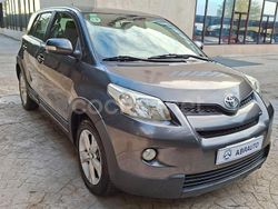 Gris / plata Usado 2010 Toyota Urban Cruiser Active Berlina | 9750 €