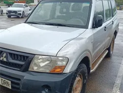 Gris / plata Usado 2005 Mitsubishi Montero SUV | 9000 € (Caro)