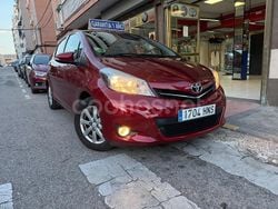 Granate Usado 2013 Toyota Yaris Active Berlina | 9590 € (Un poco caro)