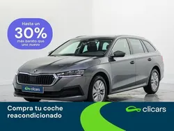 Gris / plata Usado 2023 Skoda Octavia Ambition Familiar | 22.790 € (Precio justo)